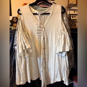 NWT Davi & Dani Women's Cream Cold-Shoulder Button-Front Top